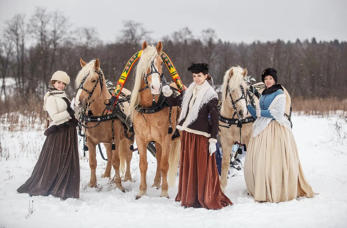 Тройка. Тройка лошадей. Тройка с бубенцами. Фотосессия с тройкой лошадей.