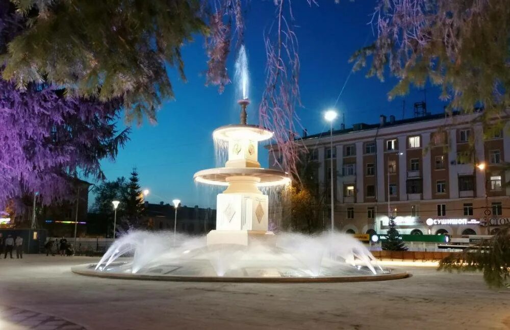 Площади в каменске уральском. Каменск-уральский фонтан горького. фонтан каменск-уральский площадь горького. римский фонтан каменск уральский. фонтан на площади горького в каменске-уральском.