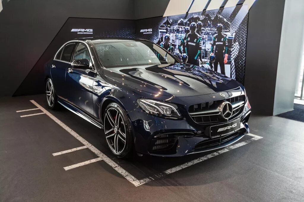 Мерседес е63 s. E63s AMG w213. Mercedes e63 AMG w213. Mercedes e63 AMG 2019. Мерседес е63 АМГ 2018.