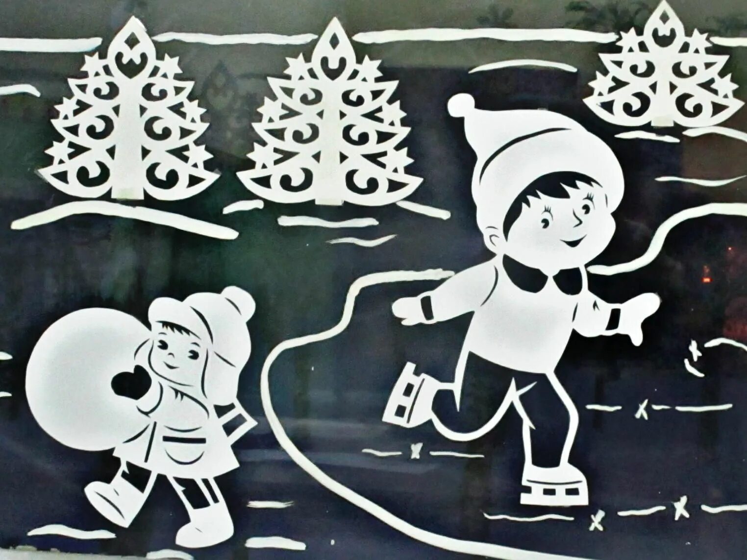 Вытынанки дети зимой шаблоны на окна. Вытынанки дети зимой шаблоны на окна. Вытынанки дети зимой шаблоны на окна. Вытанки дети на коньках. Вытынанки дети зимой шаблоны на окна.