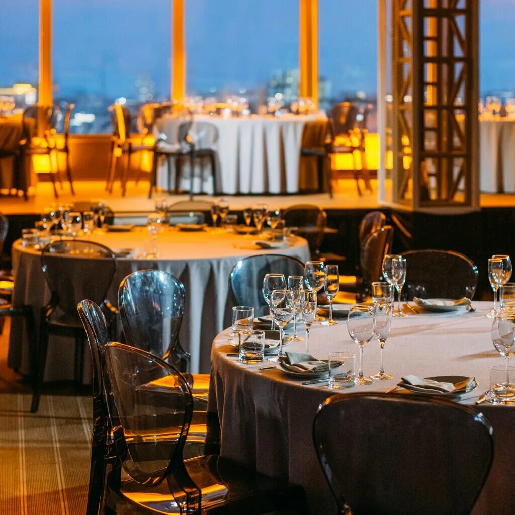 омега руфтоп веранда. Omega tsvetnoy rooftop зал.