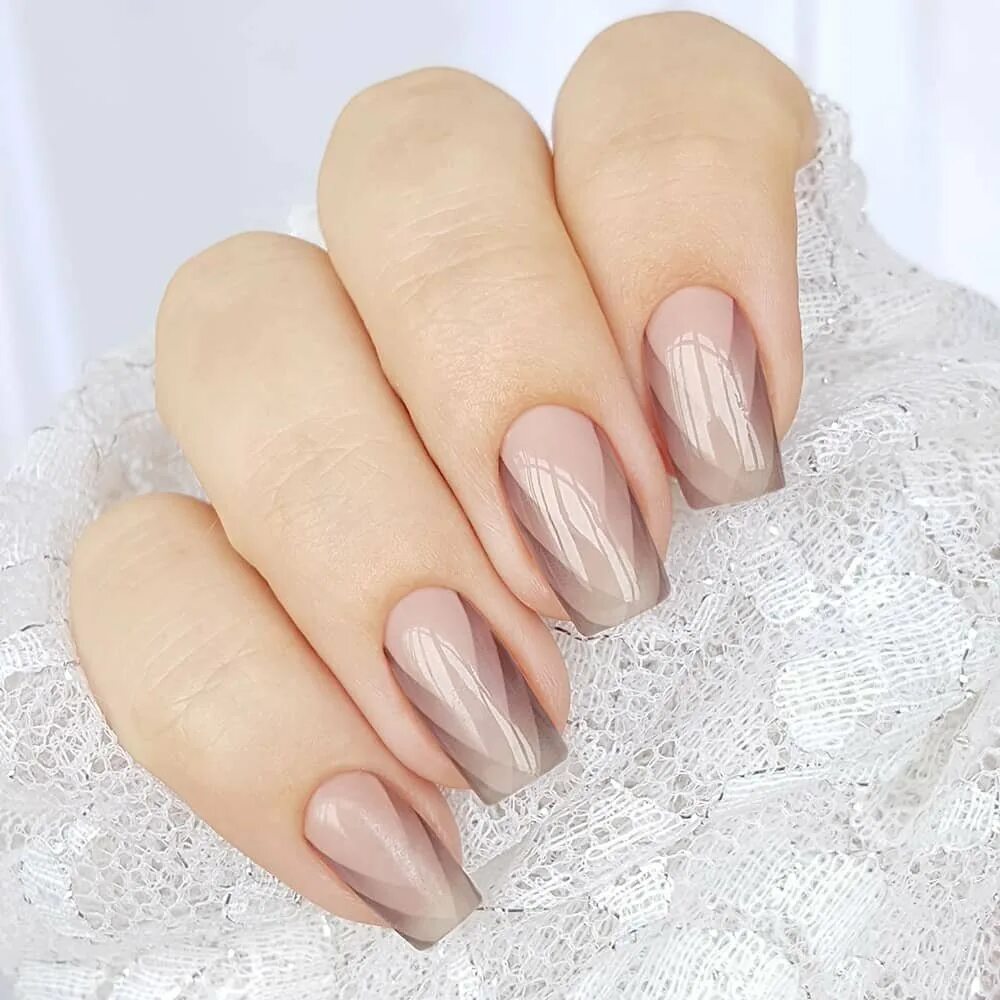 Маникюр градиент нюдовый миндаль. Шеллак нюдовый градиент. Градиент миндаль нюд. Нюдовый градиент. Миндаль нюд 2022.