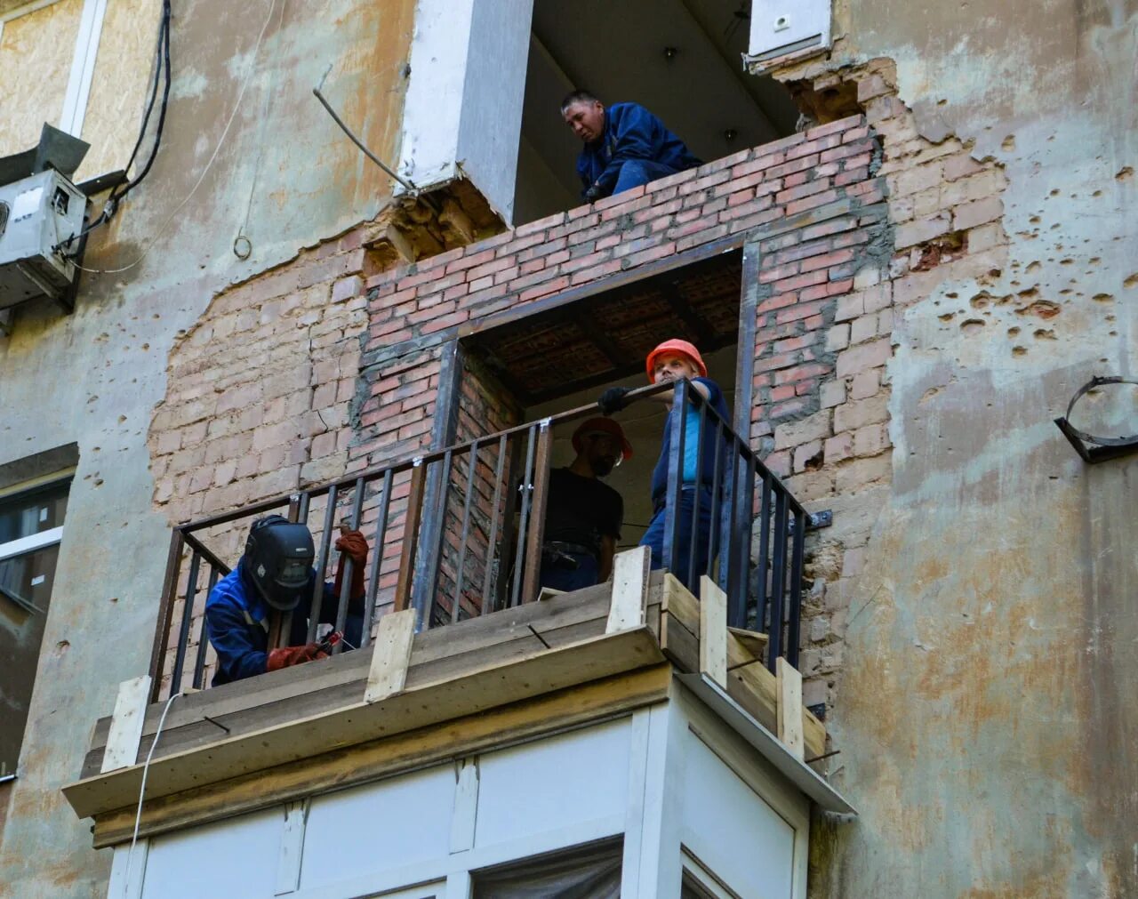 Восстановление зданий работы. Реставрация зданий. реставрация фасадов. восстановление донецка. восстановление домов днр.