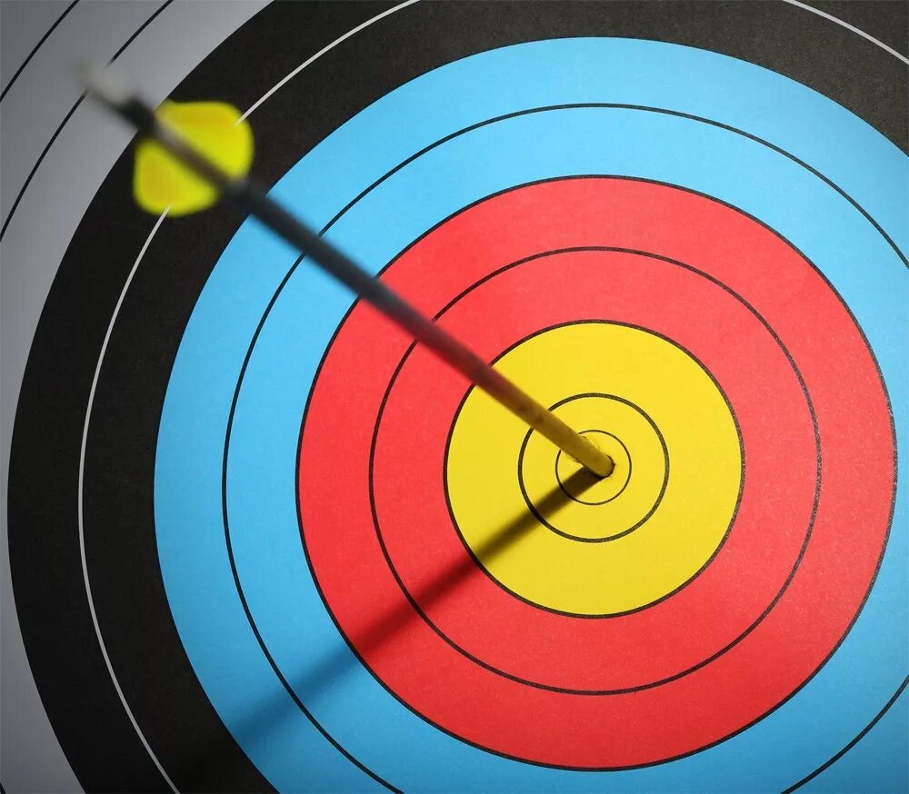 попасть в центр мишени. мишень для дротиков. мишень 5 кругов. мишень в десятку. мишень со стрелой.