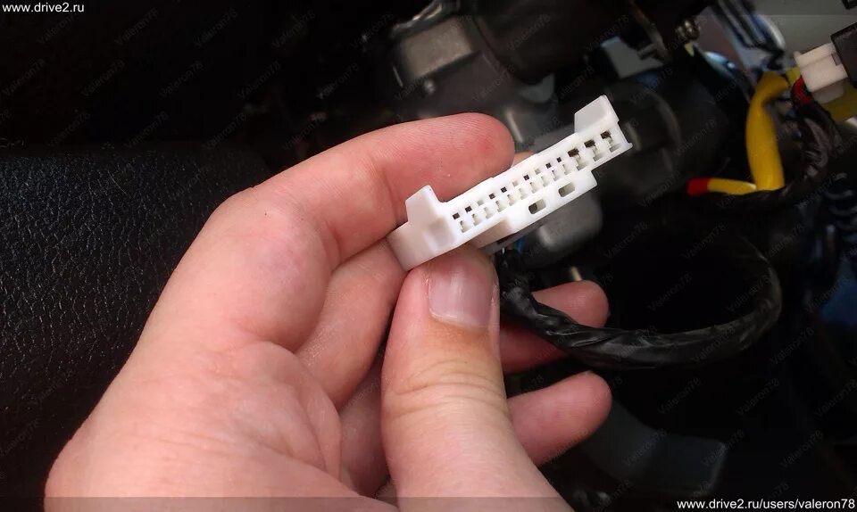 Штекер фары хендай солярис 2012. Провод солярис 1 габариты. Фишки соляриса. Hyundai solaris 2013 фишка фары. Фишки соляриса.