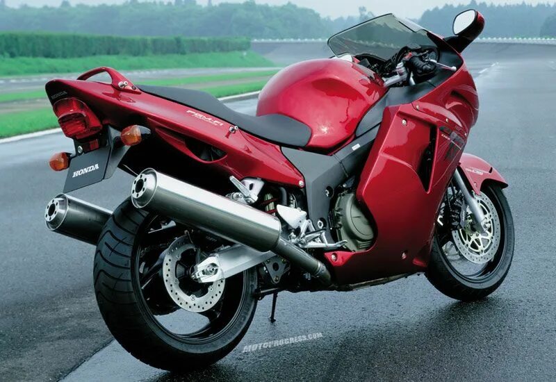 Honda cbr 1100xx. Honda CBR 1100 Blackbird. Honda CBR 1100 Дрозд. Honda 1100xx super Blackbird. Honda Blackbird cbr1100xx 2002.