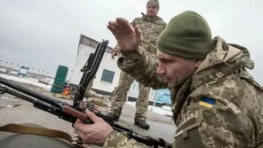 18,000 Weapons Distributed To Reservists In Kiev As Men Banned From Leaving Country