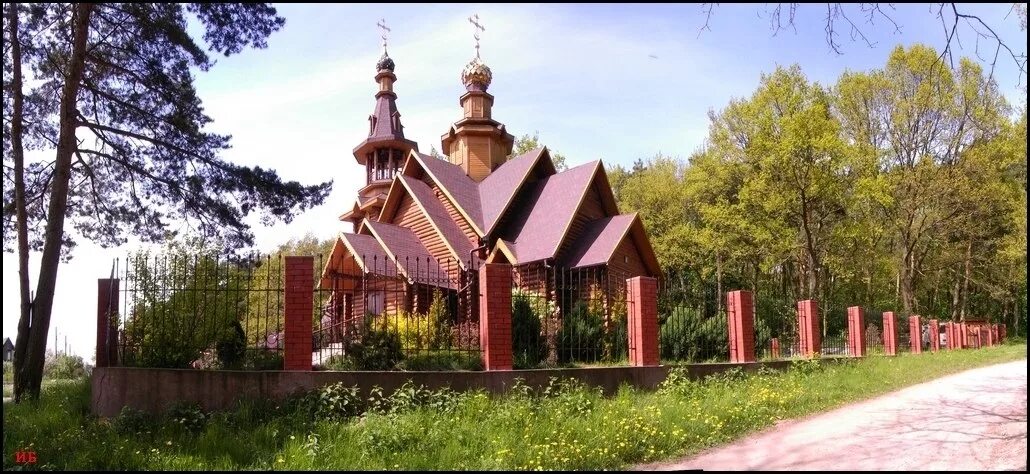 Храм береговое. Храм Димитрия Солунского Ладушкин. Храм великомученика Димитрия Солунского Калининград. Храм в Ладушкине Калининградской области. Церковь Дмитрия Солунского города Ладушкин.