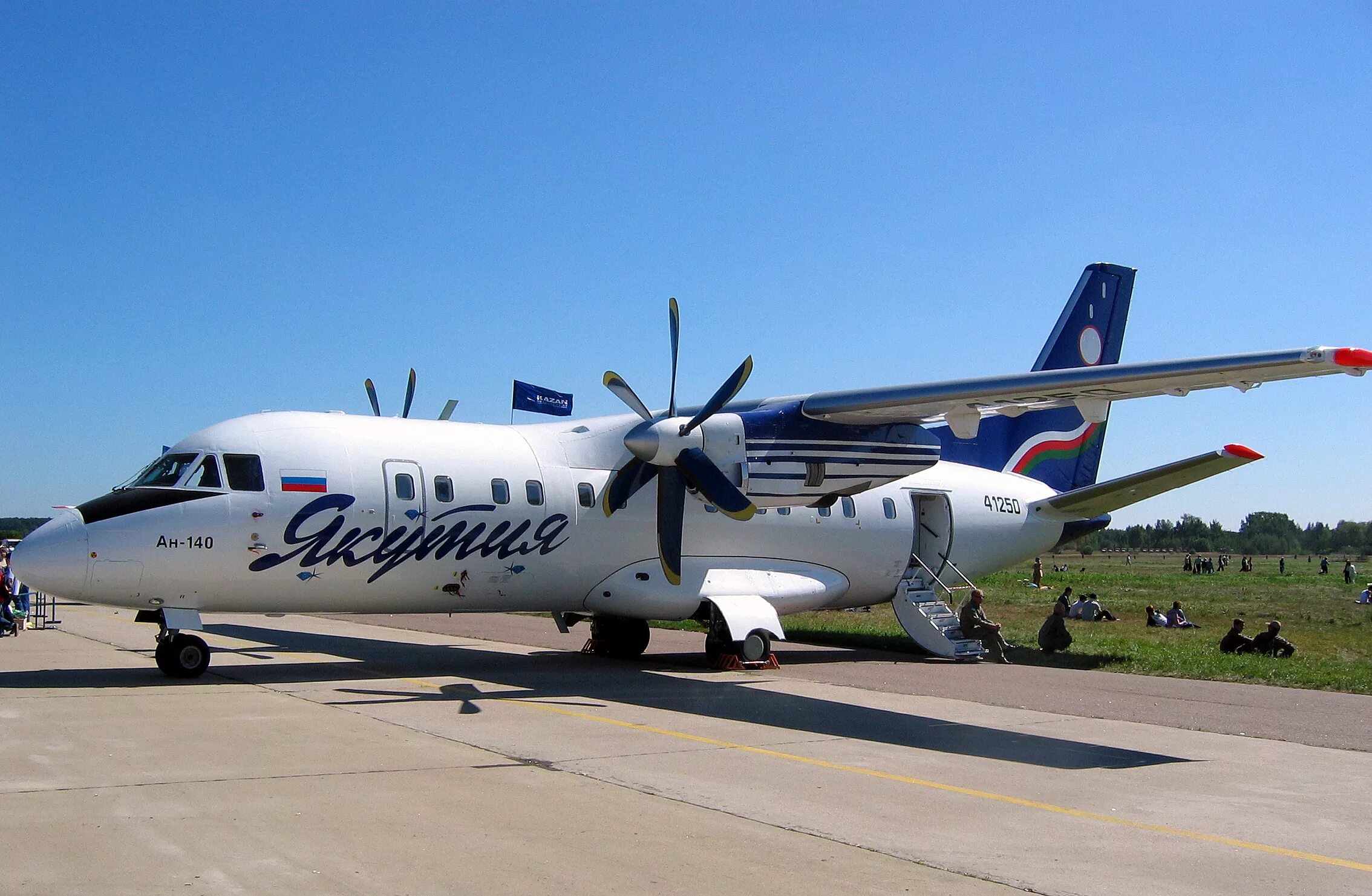 Турбовинтовой самолет АН-140. Авиакомпания Якутия АН 140. Бомбардье ил 114. С140. Якутия 114