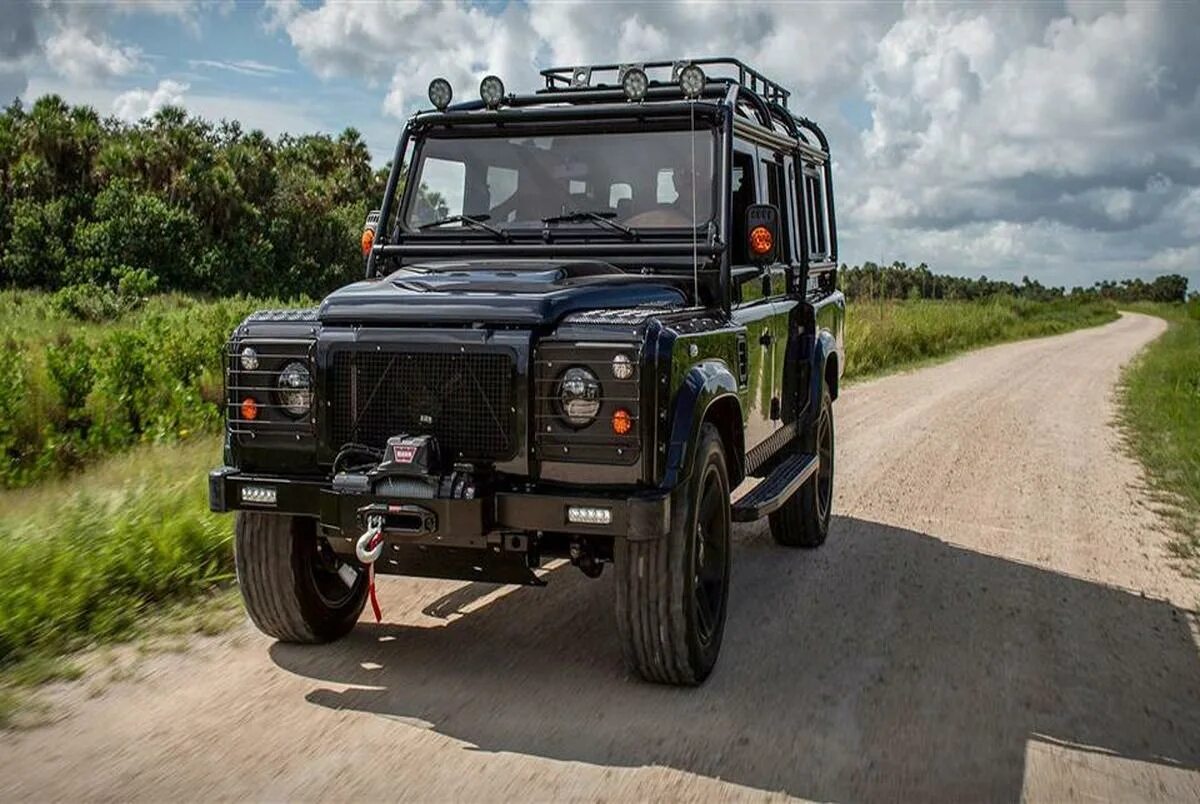 Back n back defender. Ленд Ровер Дефендер 110. Land Rover Defender 110 черный. Ленд Ровер Дефендер 1. Ленд Ровер Дефендер Custom.