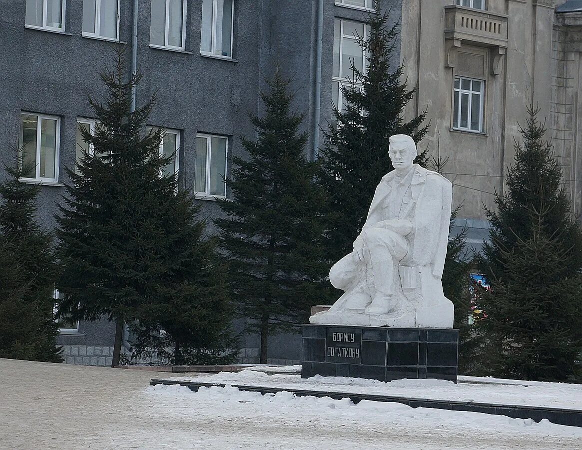 Памятник бориса богаткова. Памятник бориса богаткова. Памятник бориса богаткова. Памятник богаткову новосибирск. Памятник борису богаткову в новосибирске.
