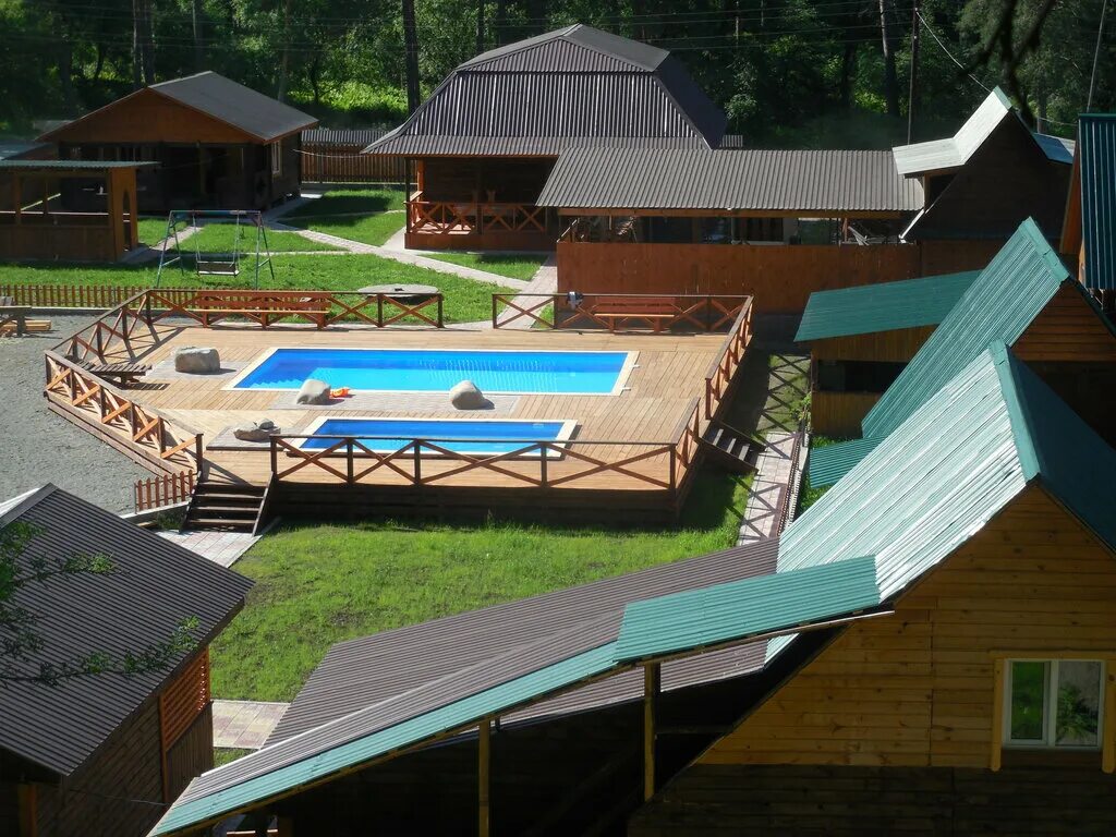 Аквапарк рублевка горный алтай. Рублевка отдых. Усадьба рублевки. Рублевка алтай озеро. Озеро рублевка горный алтай.