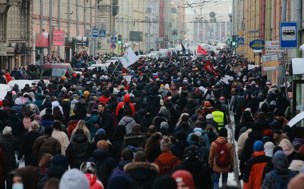 Митинг в питере 2024. Митинг возле Госдумы. Разрешенная демонстрация протеста. Митинги в Европе. Причины митингов.