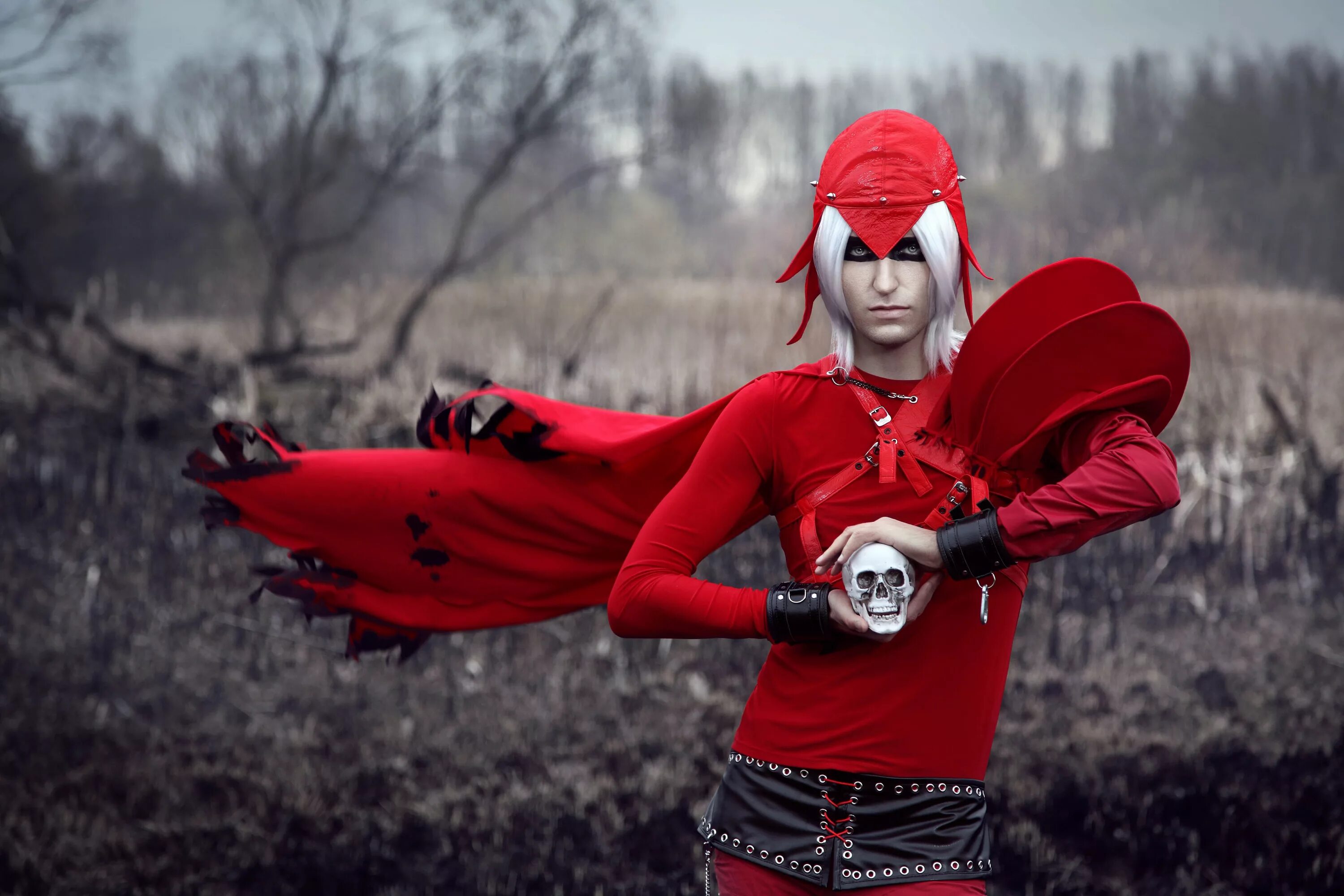 Red cosplay. Девушка в красных доспехах. Инкубус косплей. Косплей красная кожа. Инкуб косплей.