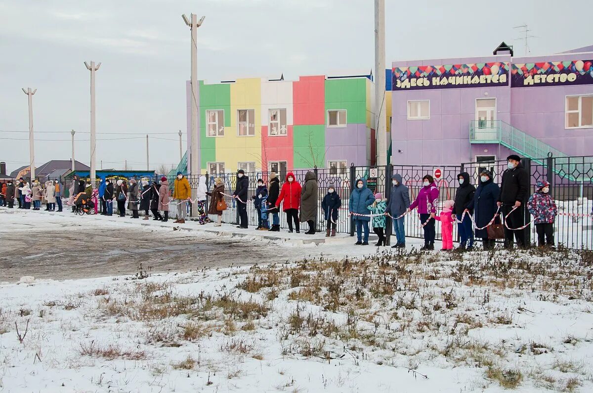 Гбу жилищник отрадное. Жители отрадный. Район отрадное 2022. Праздник двора смешарики. Жители отрадный.