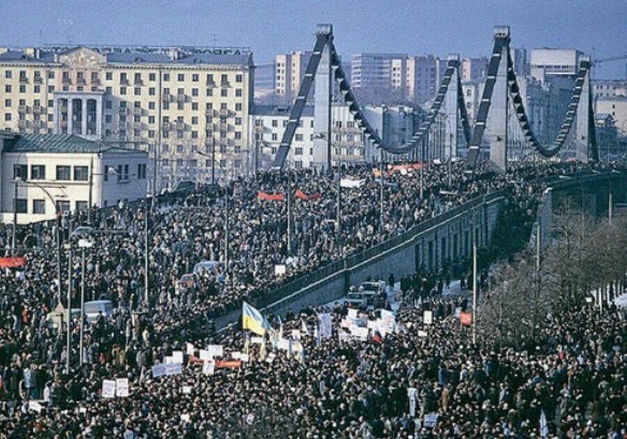 Митинг 1990 года в Москве. Ельцин митинг 1990. Демократическая манифестация в Москве 1990. Митинг КПСС 1990 Москва. Митинги 1990