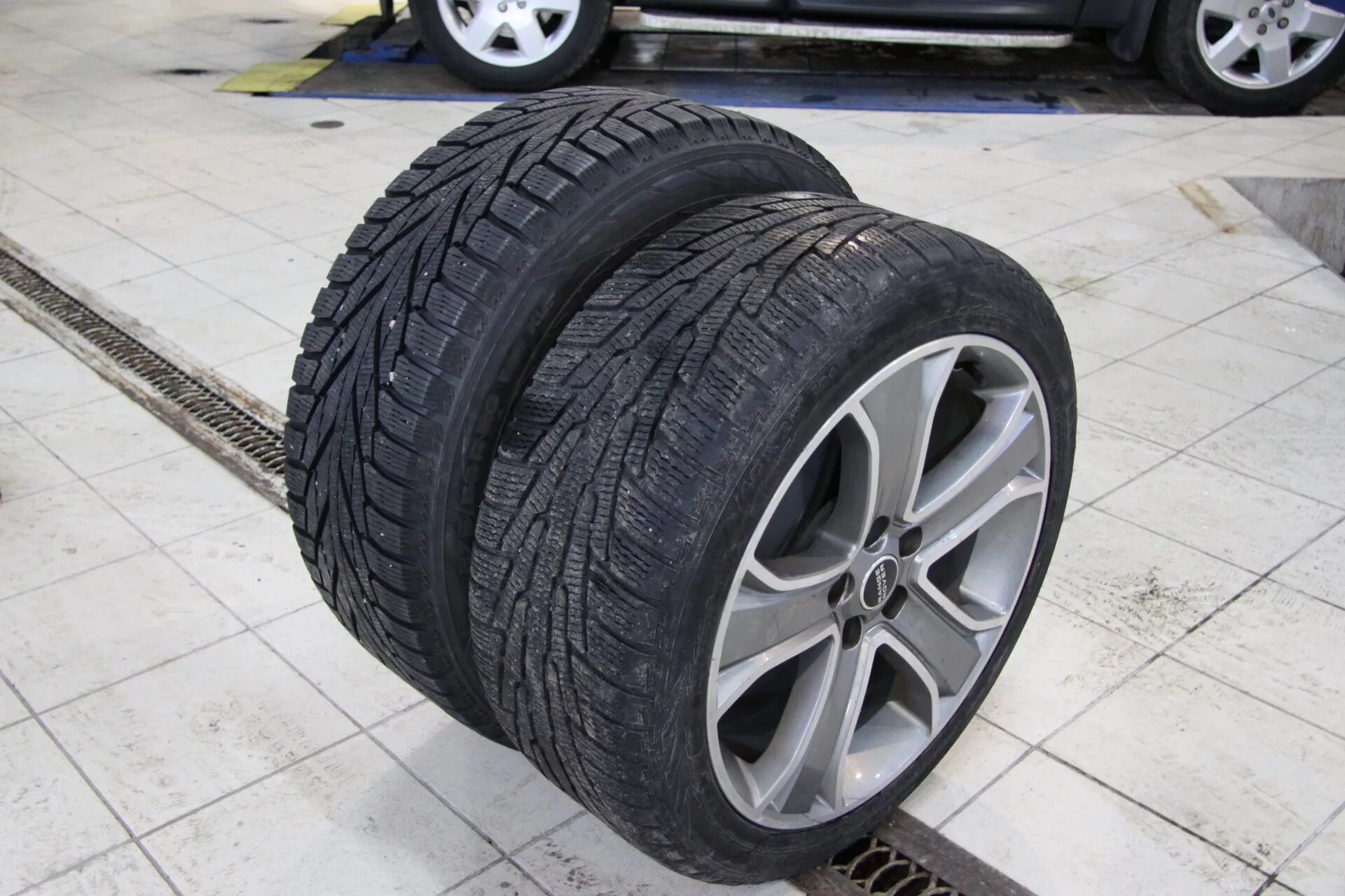 Highlander xu40 резина 275/45 r20. Шины 275/40 r20 Matador izarda. A/T резина 275 50 r20. Range Rover Sport 275/50/20. Купить резину 265 50 20