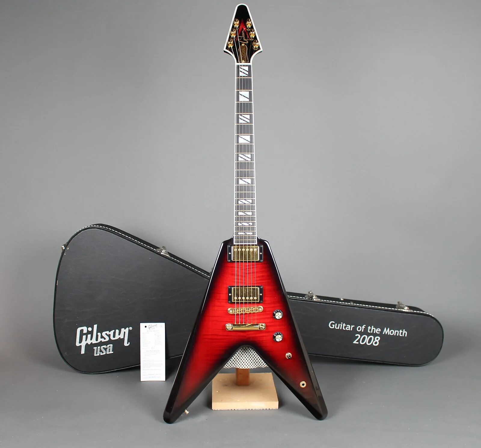 Гитара fly. Gibson Flying v. Электрогитара Flying v. Крышка анкера Gibson Flying v. Gibson Flying v Traditional Pro.