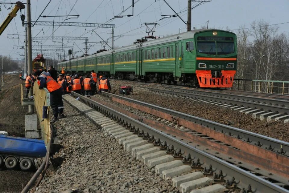 отмена пригородных поездов. электропоезда смоленск. пинюг сусоловка. электричка нижний новгород урень. поезд киров пинюг поезда.