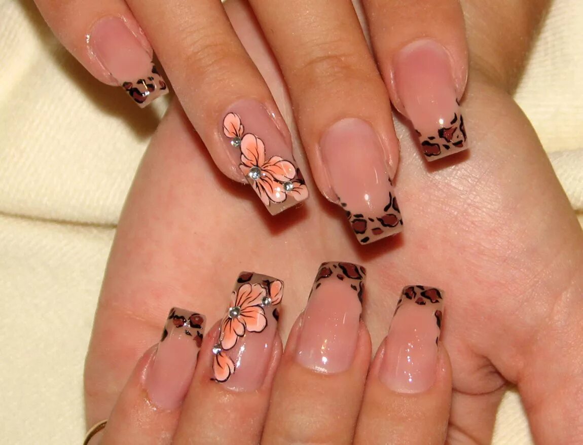 дизайны нарощенных квадратных ногтей. ногти френч с рисунком красивым. дизайны нарощенных квадратных ногтей. розовый френч. розовые ногти со стразами.