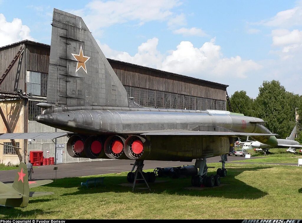 Самолет сотка. Бомбардировщик т-4-сотка. Су 100 т4. Т-100 сотка. Т-4 сотка шасси.