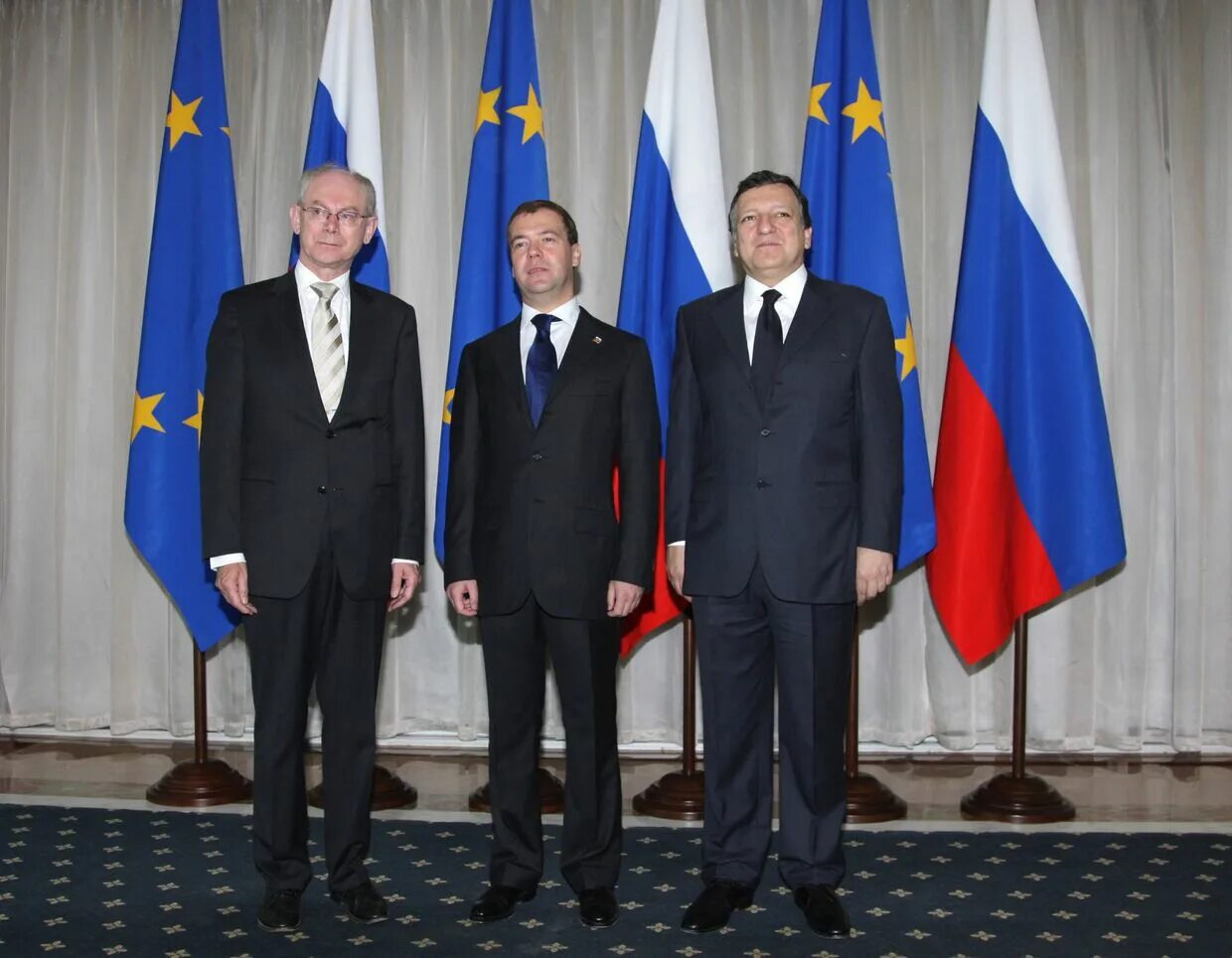 Медведев Россия это ЕС. Саммит ЕС Россия в Ростове на Дону. Медведев ЕС 2008. Саммит Россия ЕС 2010.