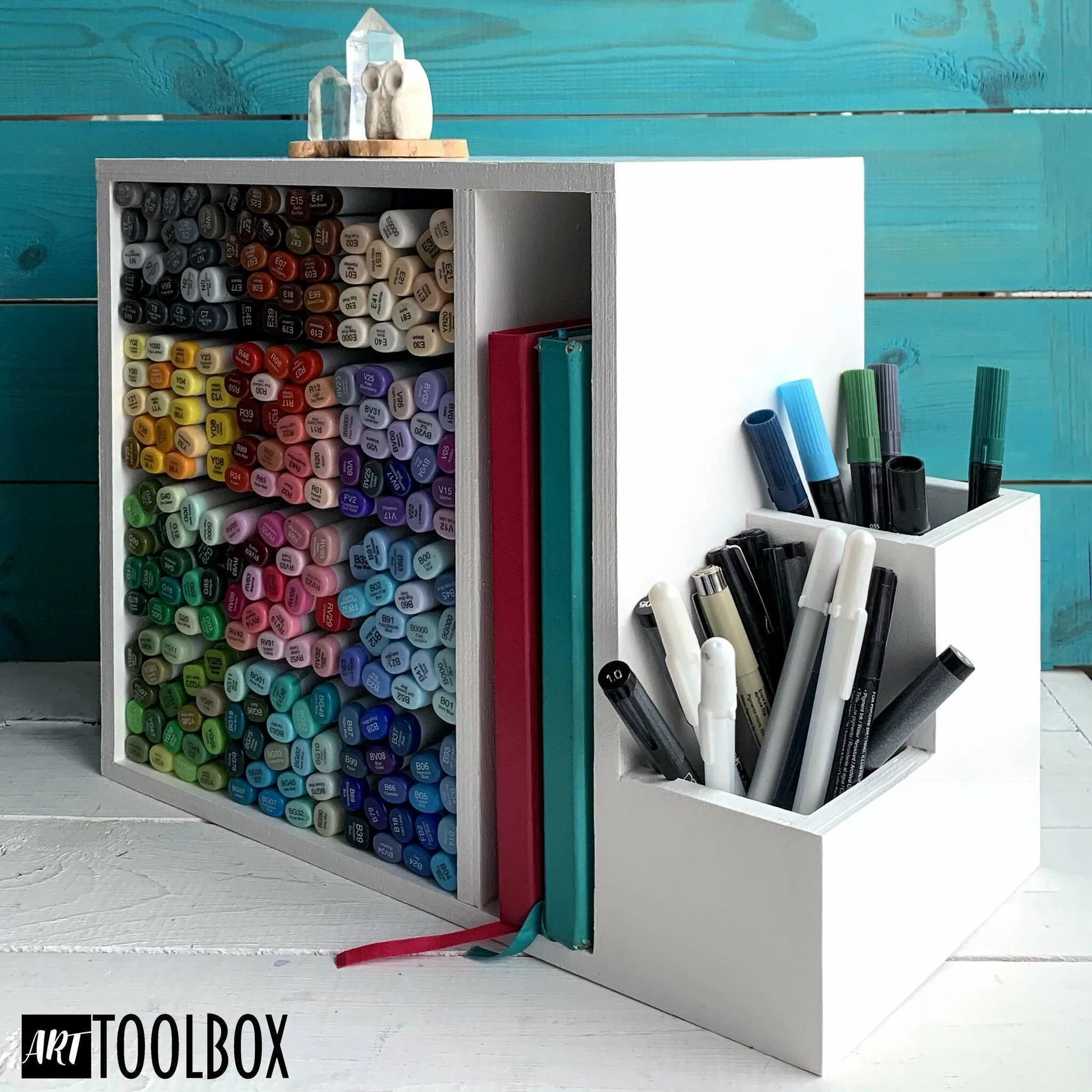Хранение маркеров и красок. Коробка для маркеров. Коробка для хранения маркеров. Marker desk. Органайзер для карандашей и фломастеров икеа.