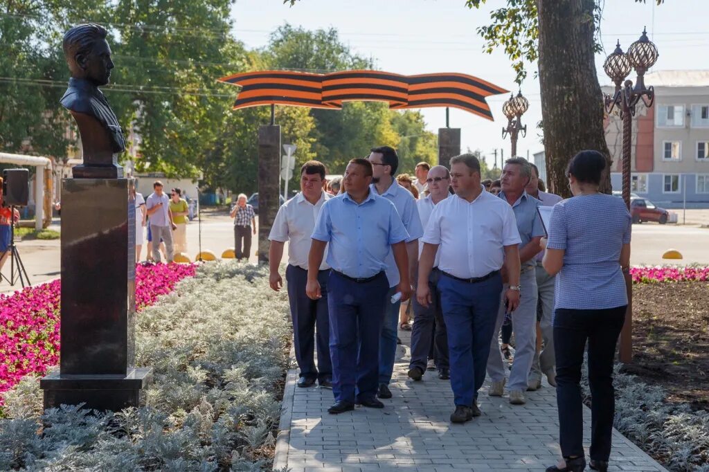 аллея героев калининск саратовская область. досааф калининск. село калининск. калининск саратовская область ссср. люди калининска.
