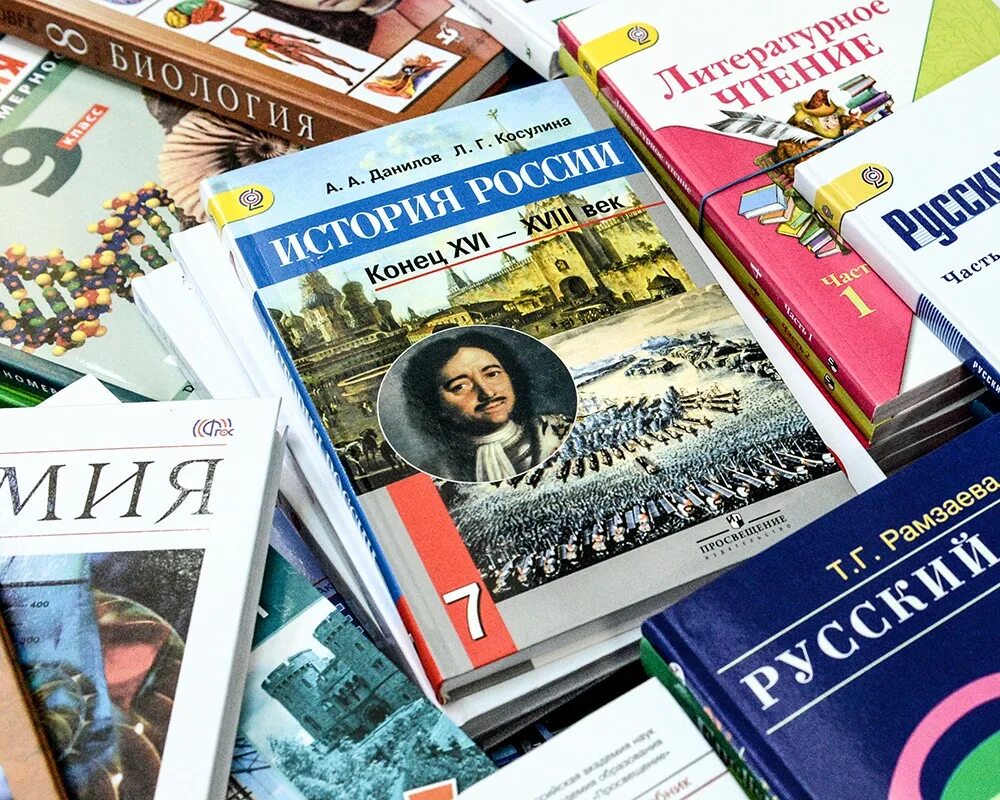 Книги и учебники по истории. Школьные учебники. Учебник по истории. История : учебник. Школьные учебники истории.