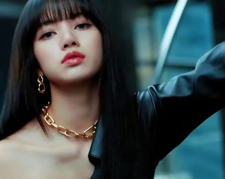 Woman release. Lisa new woman mv. Lisa обои. Лалиса манобан королева королева. Lisa blackpink.