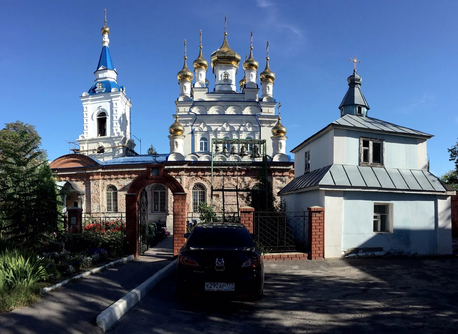 Церковь ахтырской иконы. Ахтырский храм курск. церковь ахтырской иконы божией матери курск. богословская церковь курск. достопримечательности курска церкви.