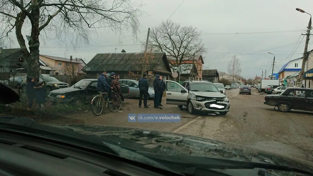 ДТП на перекрестке Вышний Волочек. Улица Марии Расковой Вышний Волочек. Вышний Волочек происшествия. Погода волочек по часам