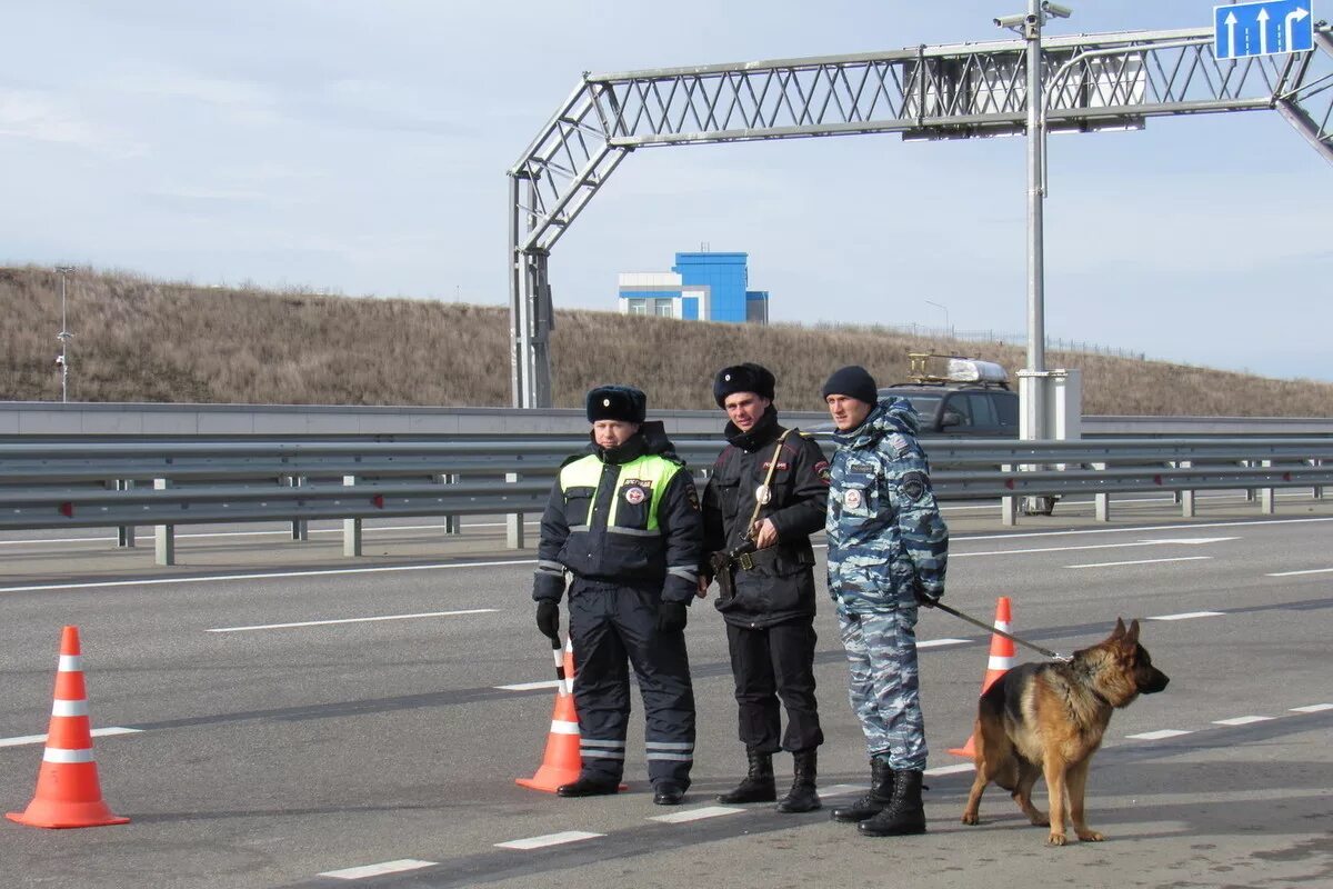 Пост ДПС Крымский мост. Пост ГИБДД Крымский мост. Стационарный пост ДПС. Пост ДПС на Крымском мосту.