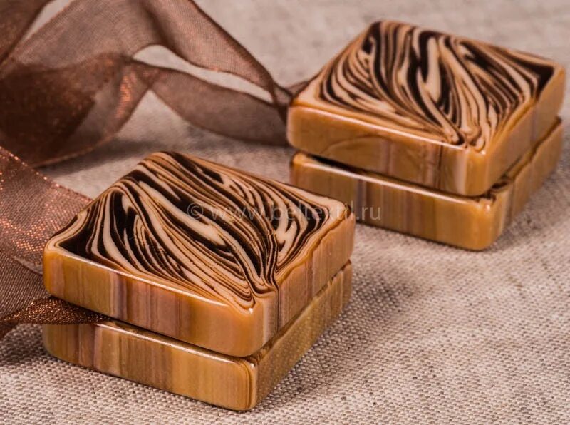 Карамельные леденцы коричневые. Конфеты леденцы. Конфеты челночок карамель. Т карамель. Дульсе де лече.