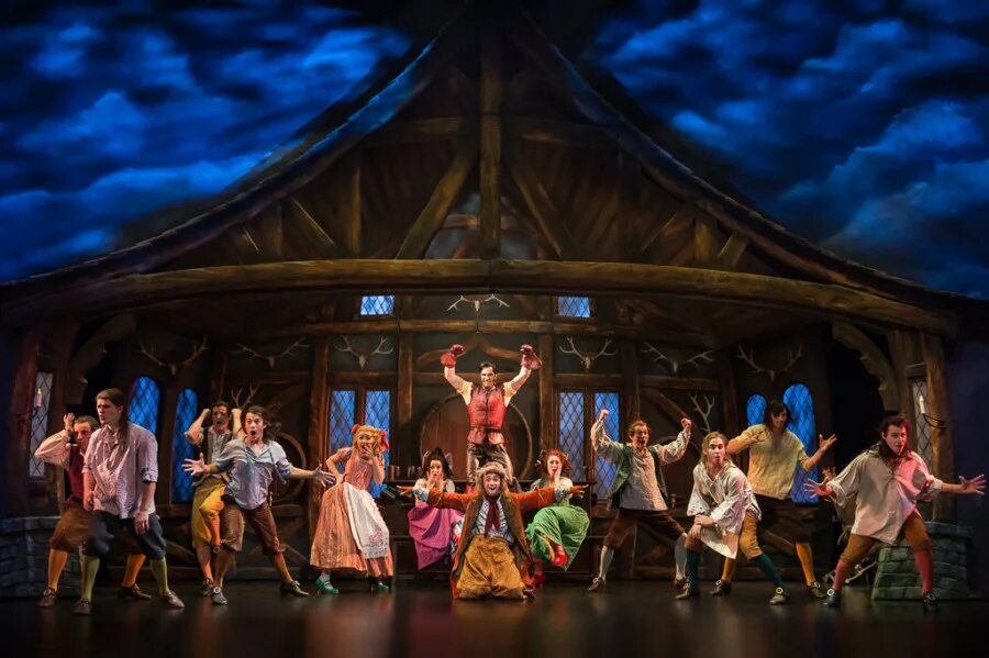 Мюзикл красавица и чудовище гастон. Актеры мюзикла хезерс вероника. Демон онегина мюзикл. Heathers мюзикл джей ди. Мюзикл алиса в стране чудес кролик.