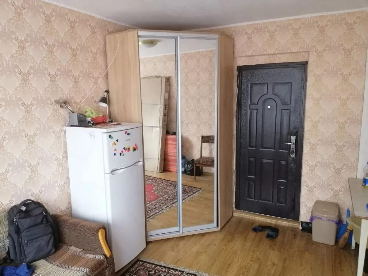 Провести воду в комнату в общежитии. Комната в общежитии без ремонта. фотографии комнаты в общежитии. интерьер комнаты в общежитии 13 кв.м. планировка комнаты в общежитии 13 кв.м.