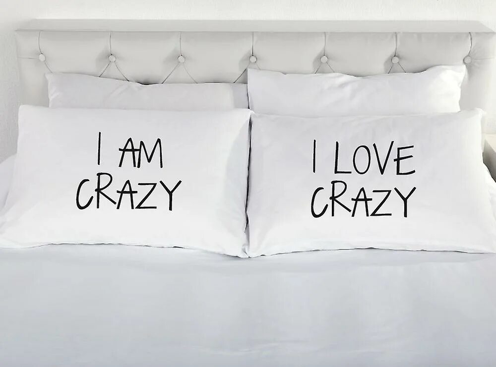 Наволочка «Love me». I am Crazy. Crazy Love. Надпись Sleep all Day. Baby love me crazy