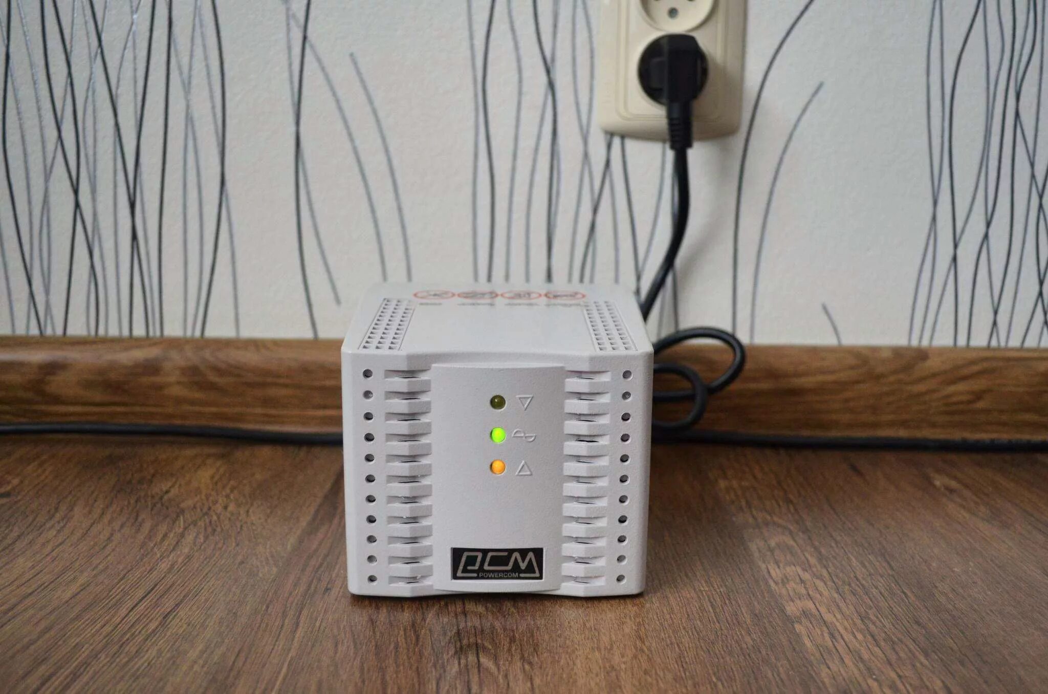 Стабилизаторы напряжения powercom tca. Tca-2000. тса 2000 стабилизатор напряжения. стабилизатор напряжения однофазный powercom tca-1200. стабилизатор напряжения pcm powercom.