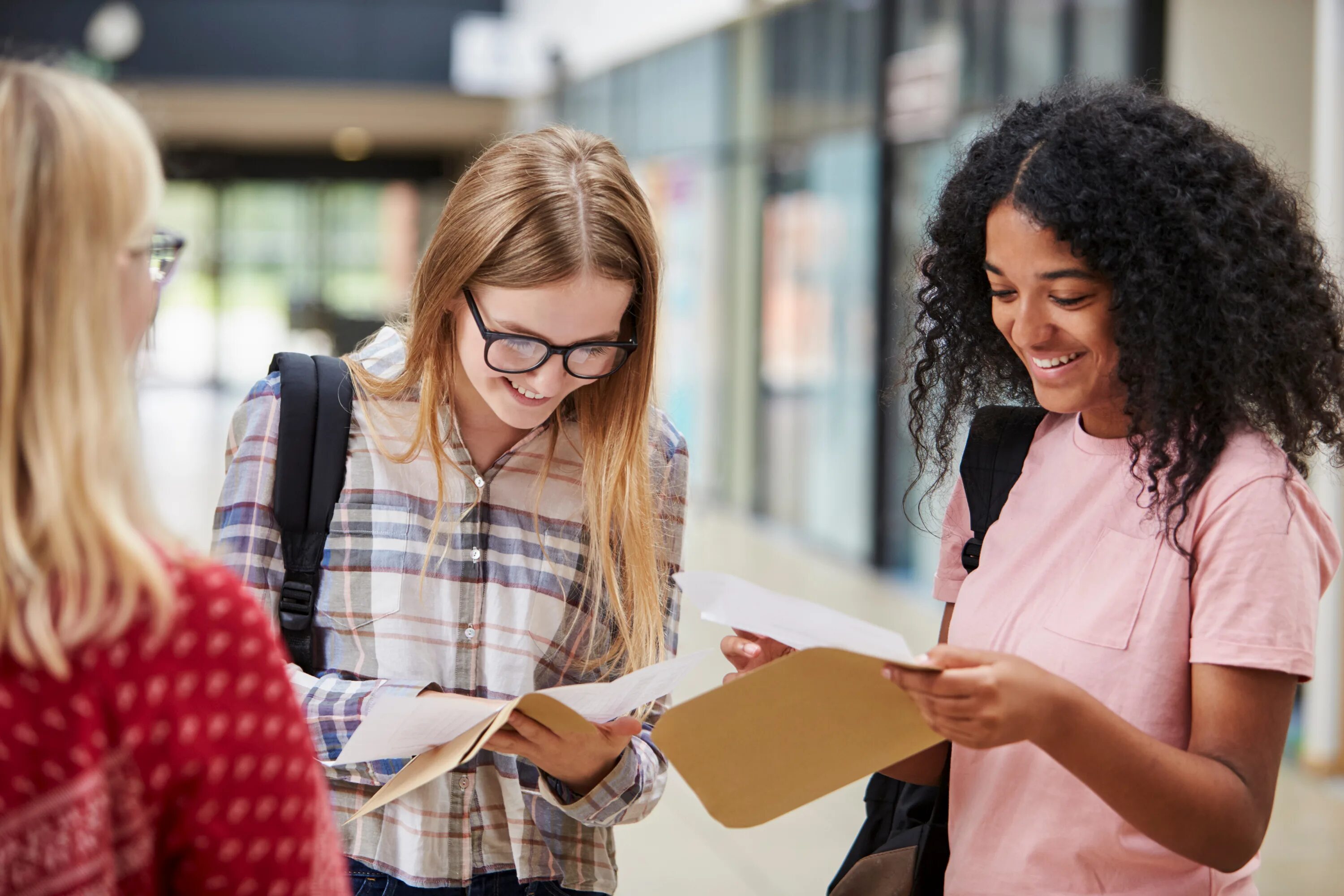 A level exams. Девушки в колледже. Студентка колледжа. Топ студентов. Девочки из колледжа.