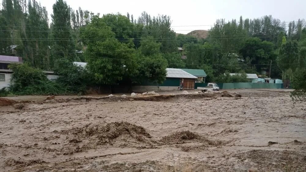 Сел басу. Сель Кыргызстан. Сель в Киргизии 2016. Сель в Узбекистане. Наводнение в Кыргызстане.