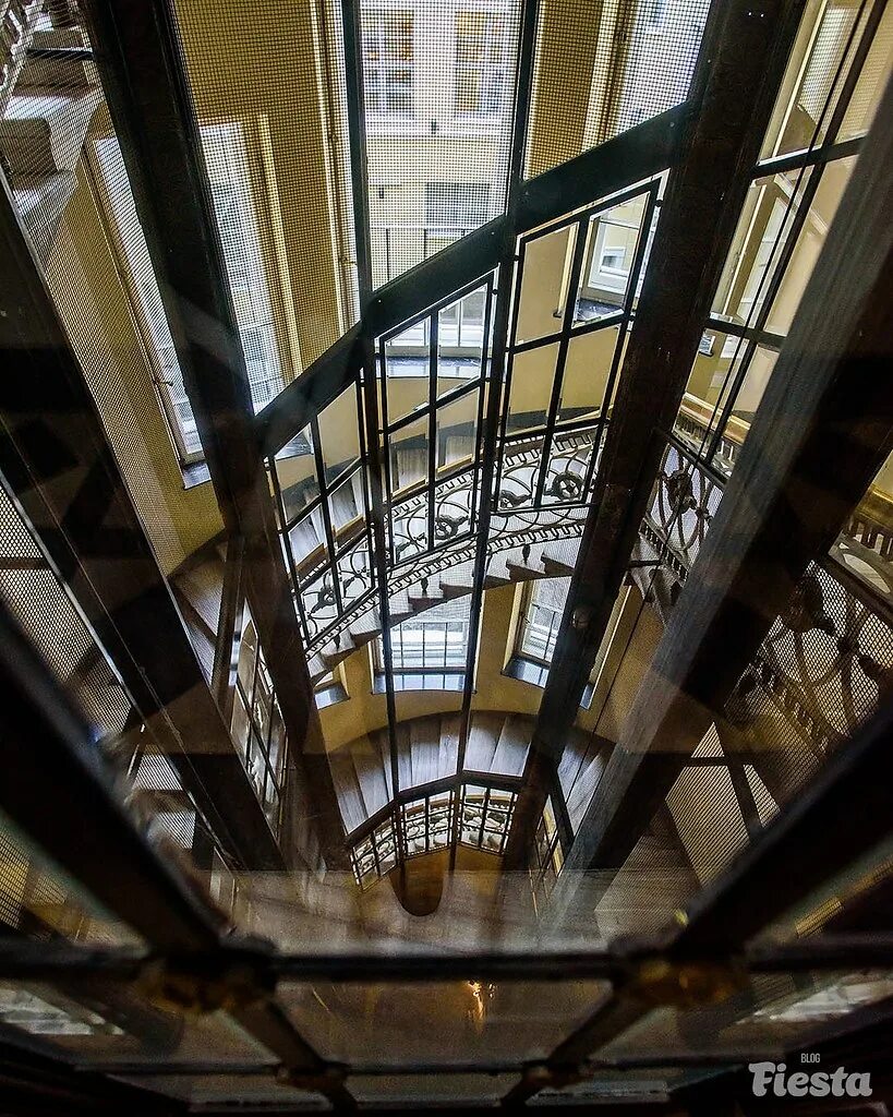 Дом мертенса в санкт петербурге. Лифт на невском 21 дом мертенса. дом мертенса невский проспект. лифт в доме мертенса. лифт исторический.