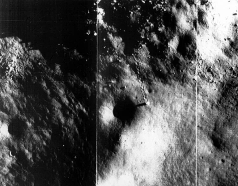 Объекты на луне. Сооружения на луне. Странные объекты на луне. Строение луны. Строение луны.