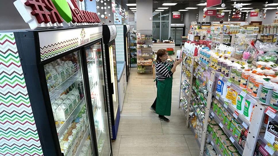 Магазин правильного питания. Витрина продовольственного магазина. Оборудование для хоз магазина. Магазин правильная техника. Магазин правильная техника.
