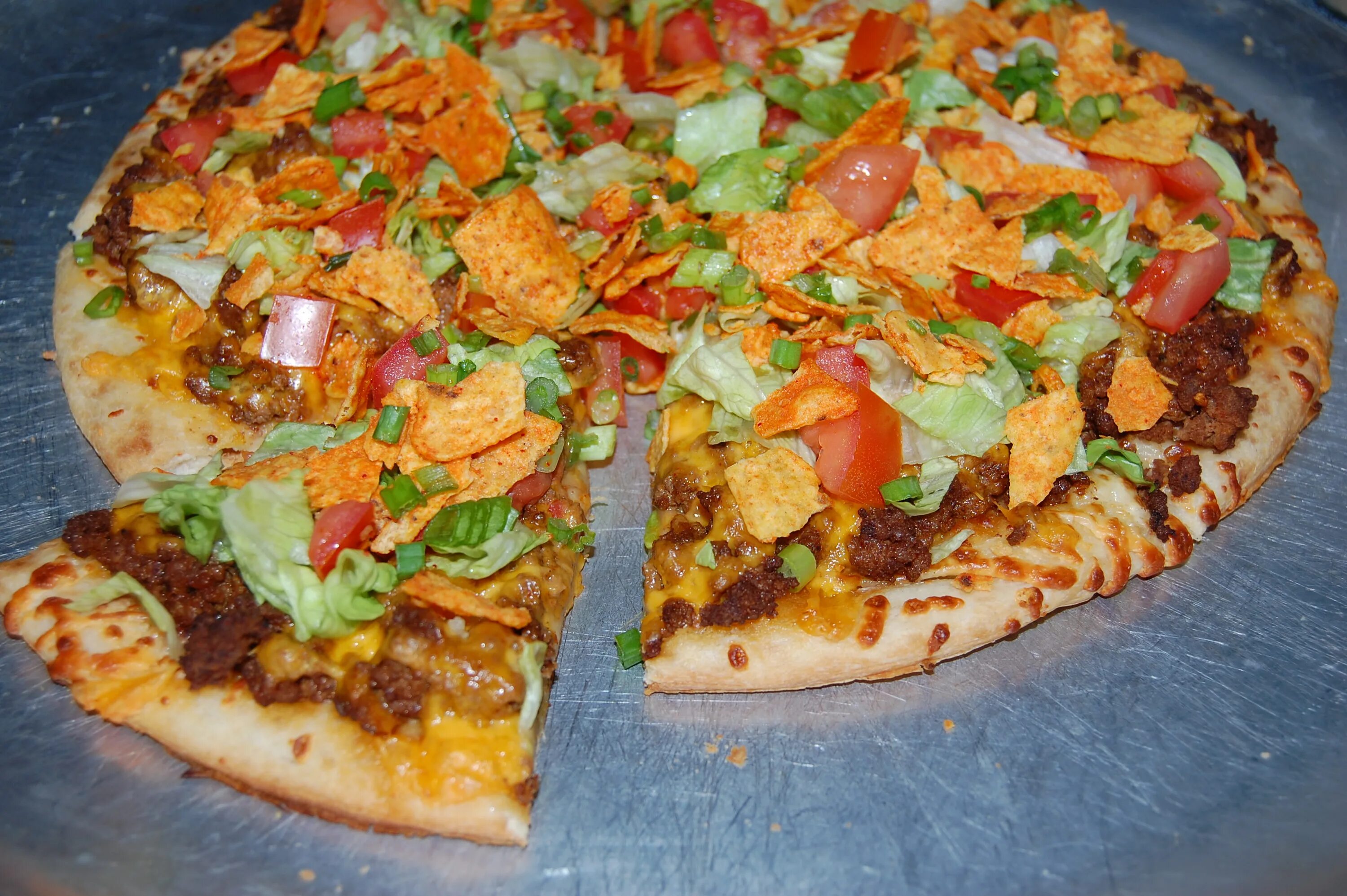 Тако пицца. Пицца тако. Мексиканская пицца с начос. Pizza Taco Chimichanga. Taco pizza (pizza Hut).