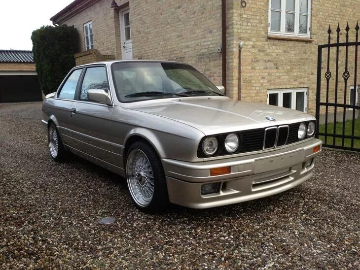 Bmw e30 325i coupe. Bmw e30 325i. Бмв е30 1984. Мтех1 е30. Бмв 325 е30.