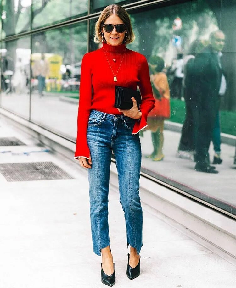 Красная блузка сочетается