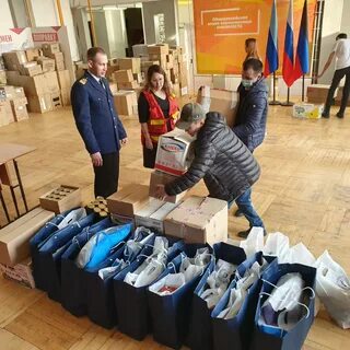 Волонтеры гуманитарной помощи