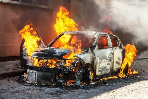 Китайский автомобиль загорелся на ходу