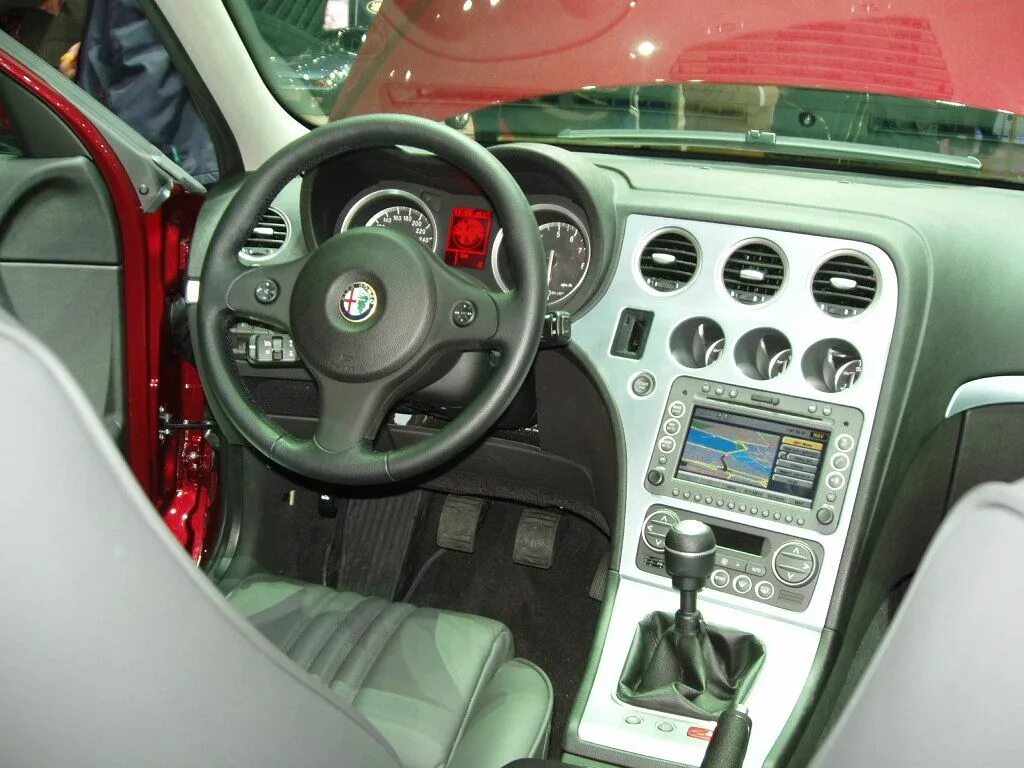 Салон альфа ромео. Alfa Romeo 159 салон. Альфа Ромео салон. Альфа Ромео 159 универсал салон. Alfa Romeo 159 q4.