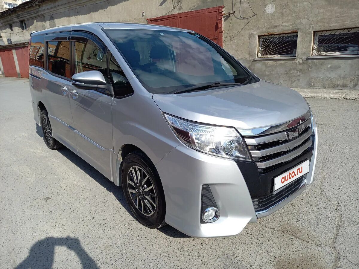 Ной 3 купить. Toyota Noah 2014. Toyota Noah III. Toyota Noah r80. Toyota Noah 3 r80.